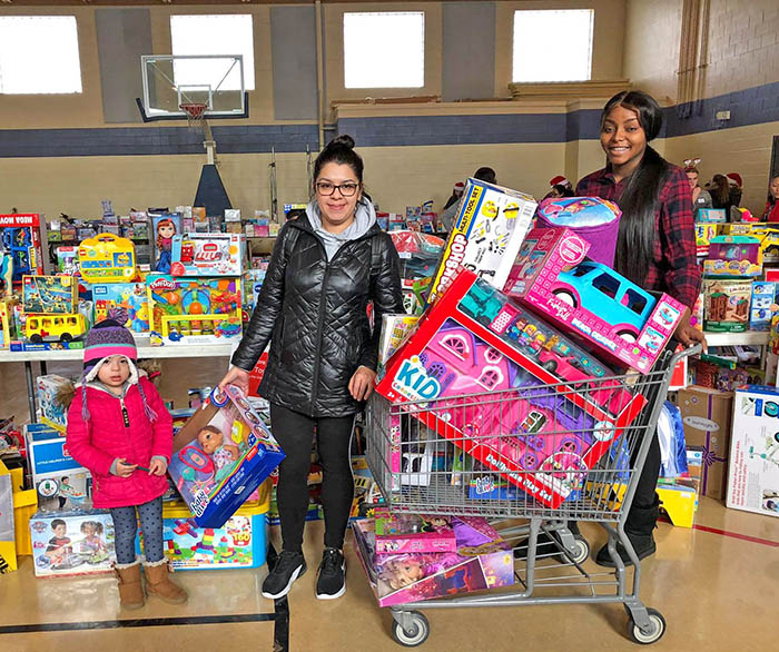 Restoration Ministries 2019 Toy Store Shoppers wtih student volunteer_web