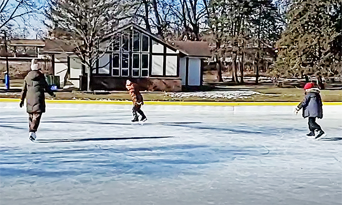 Day family skating 2021-01-23