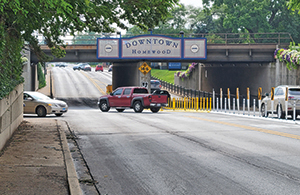New pylons along the center line on 183rd Street west of the viaduct prevent Park Avenue motorists from making illegal left turns to head east on 183rd Street. (Eric Crump/H-F Chronicle)