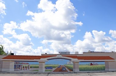 "Historic Dixie Highway," at 18155 Dixie Highway, was one of the murals people on the tour said they hadn't noticed before. (Eric Crump/H-F Chronicle)