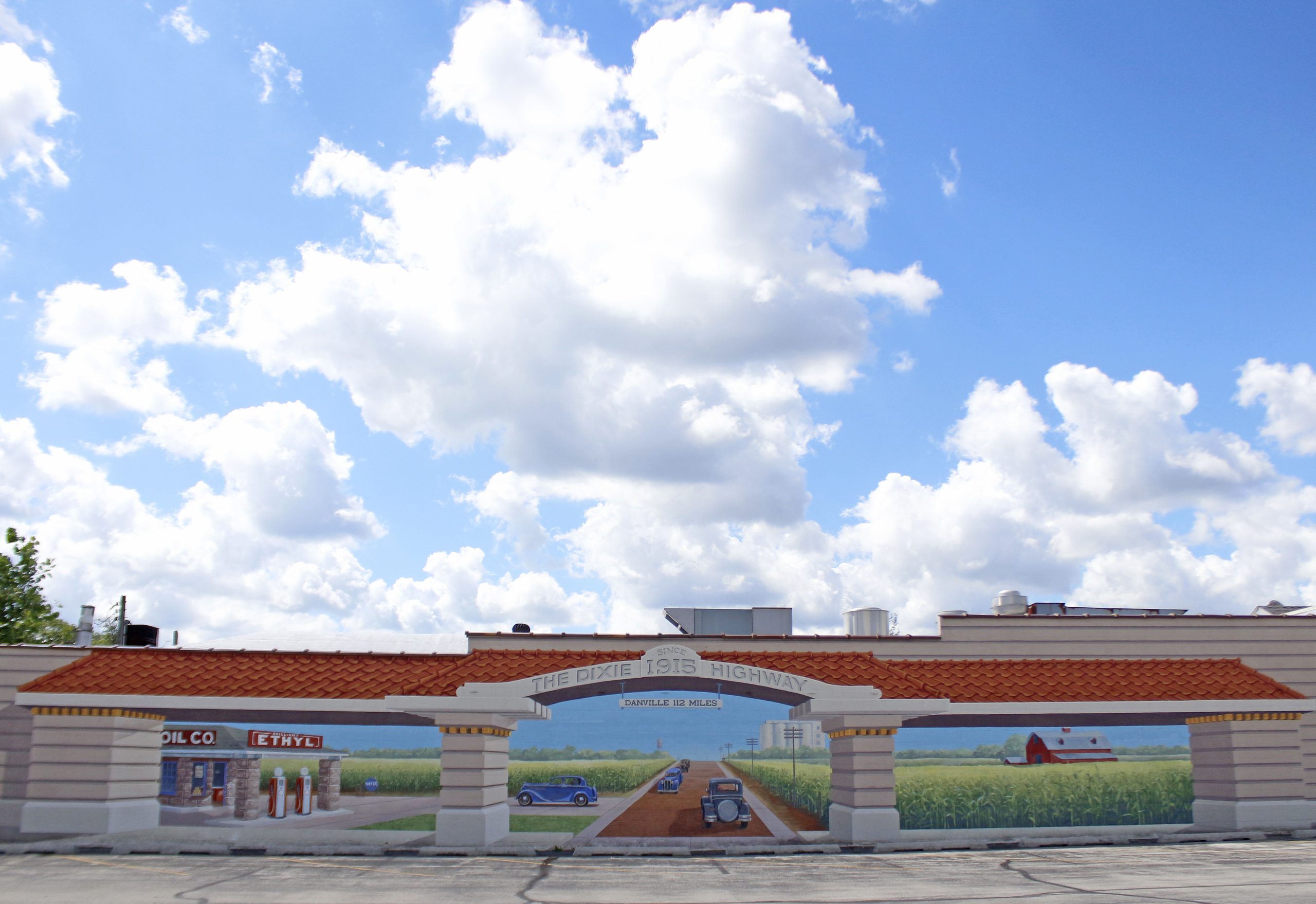 "Historic Dixie Highway," at 18155 Dixie Highway, was one of the murals people on the tour said they hadn't noticed before. (Eric Crump/H-F Chronicle)