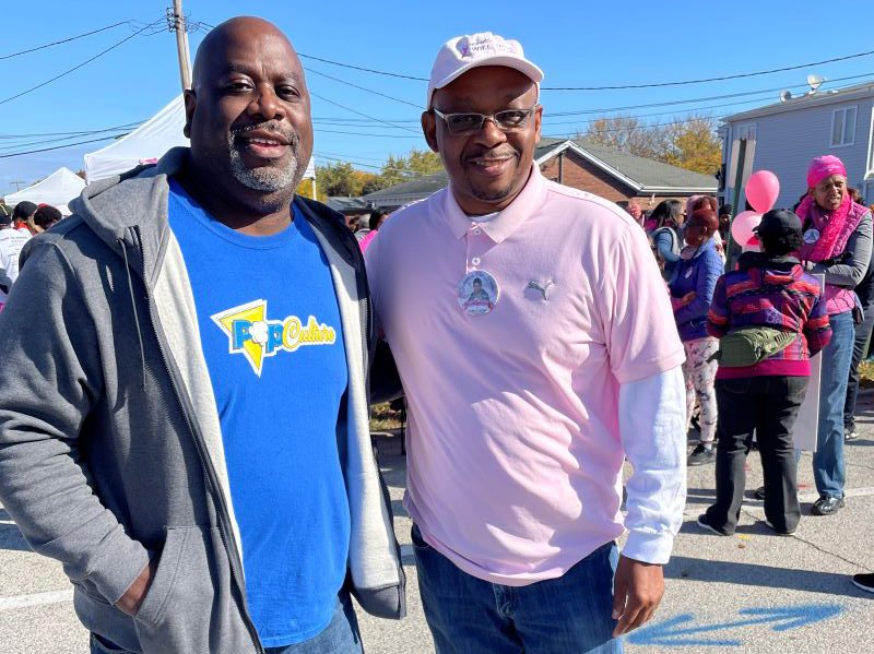 Culture Popcorn co-owner Kendall Jackson and Rep. Will Davis gave away 200 bags of pink-colored white chocolate strawberry popcorn that Davis supplied for walkers. (Carole Sharwarko/H-F Chronicle)
