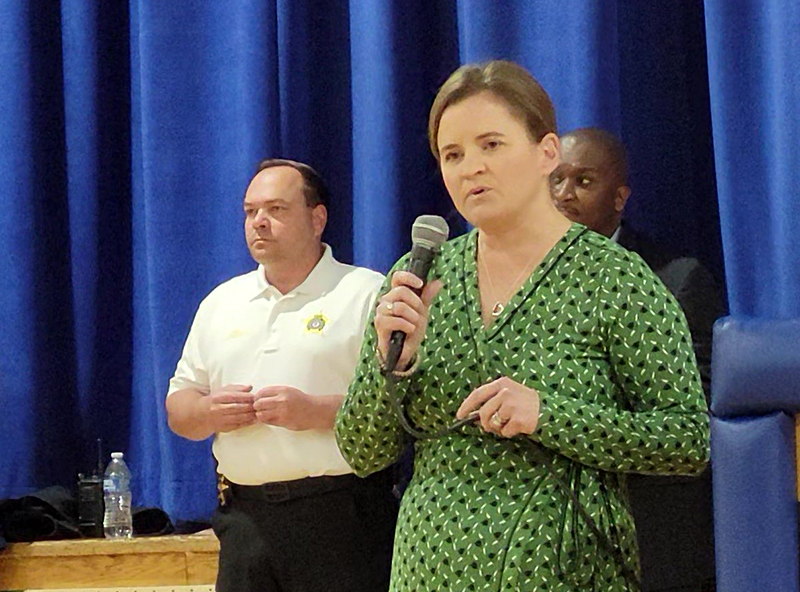 Flossmoor Mayor Michelle Nelson welcomes residents to a community forum on Oct. 29 that was convened to help the community deal with the police shooting on July 10 that took the life of Madeline Miller. (Eric Crump/H-F Chronicle)
