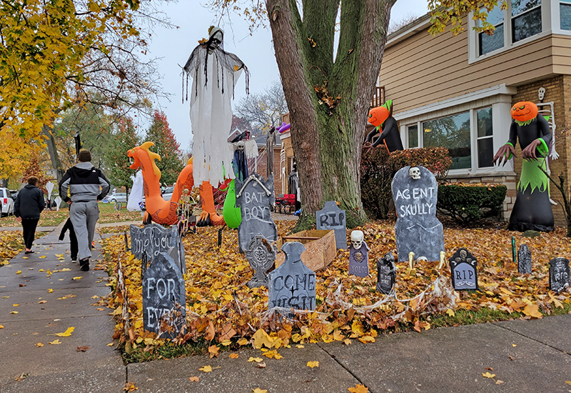 Decorations at the home on the corner of Willow Road and Page Avenue in Homewood. (Eric Crump/H-F Chronicle)