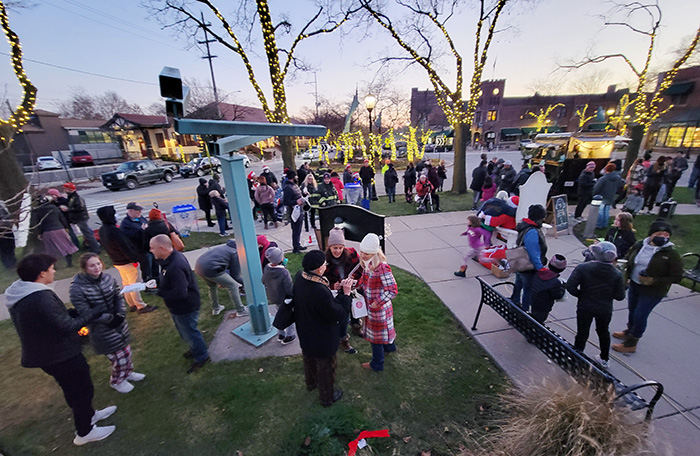 A crowd gathers on the south side of Flossmoor Public Library during the 2021 holiday festival and tree-lighting ceremony. (Chronicle file photo)