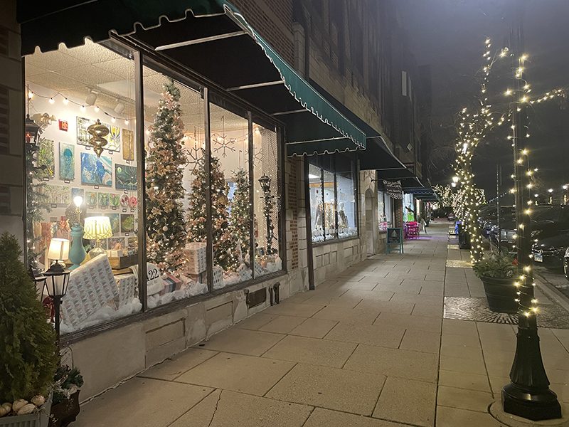 Downtown Flossmoor along Sterling Avenue is lit up for the holidays. On Thursday, Dec. 1, businesses stayed open late as part of a holiday open house. (Bill Jones/H-F Chronicle)