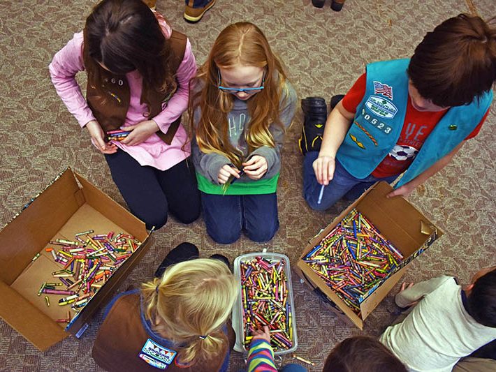 Kids sort crayons during an MLK Day of Service project in 2018. (Mary Compton/H-F Chronicle)