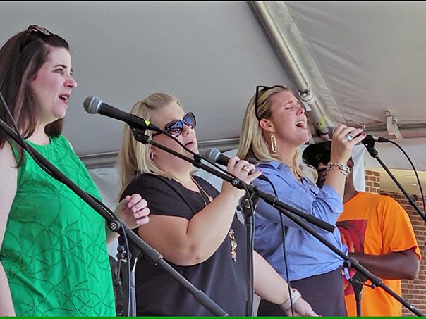 Members of Raspberry Ca-beret sing during Flossmoor Fest. (Eric Crump/H-F Chronicle)
