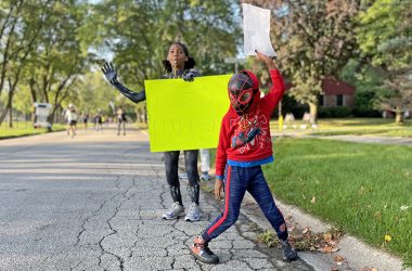 Flossmoor Hill students Imani Green, left, with her brother Camilo Green cheering oncoming runners. (Nuha Abdessalam/H-F Chronicle)
