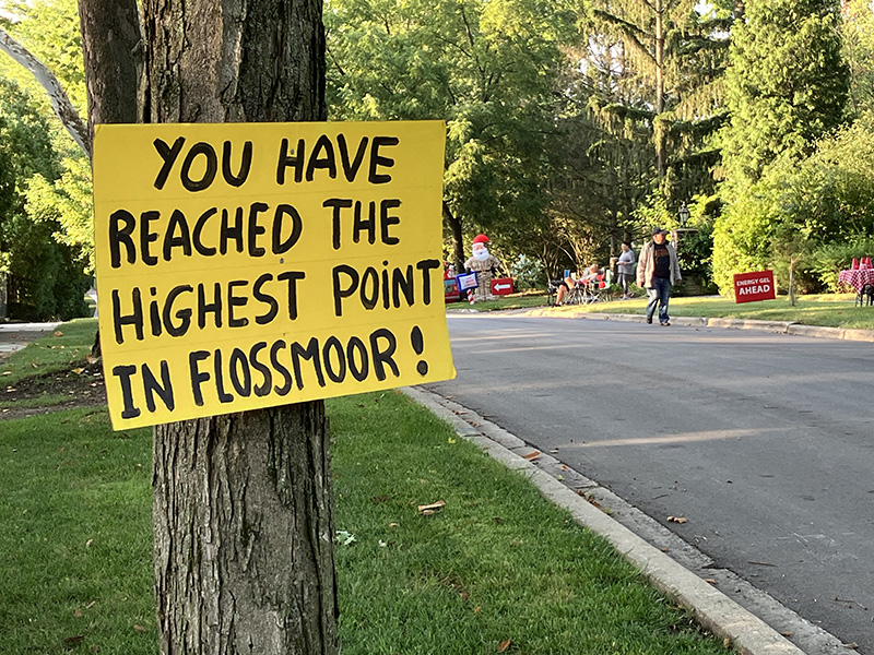 A sign at the top of the hill on Braeburn Avenue lets Hidden Gem runners know it's down hill thereafter. (Karen Torme Olson/H-F Chronicle)