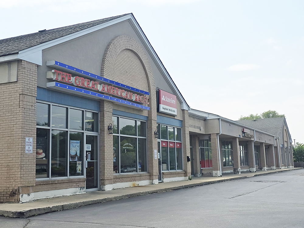Park West Plaza, which has been only partially occupied for years, will undergo redevelopment after the Homewood board approved a purchase agreement on July 8. (Eric Crump/H-F Chronicle)