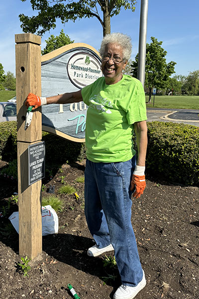 Dolores Samples volunteers for Park Pride as a member of Living Springs Community Church. (Marilyn Thomas/H-F Chronicle)