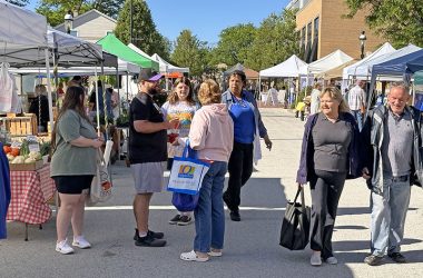 The market is an ideal place for open air mingling and reconnecting. (Karen Torme Olson/H-F Chronicle)
