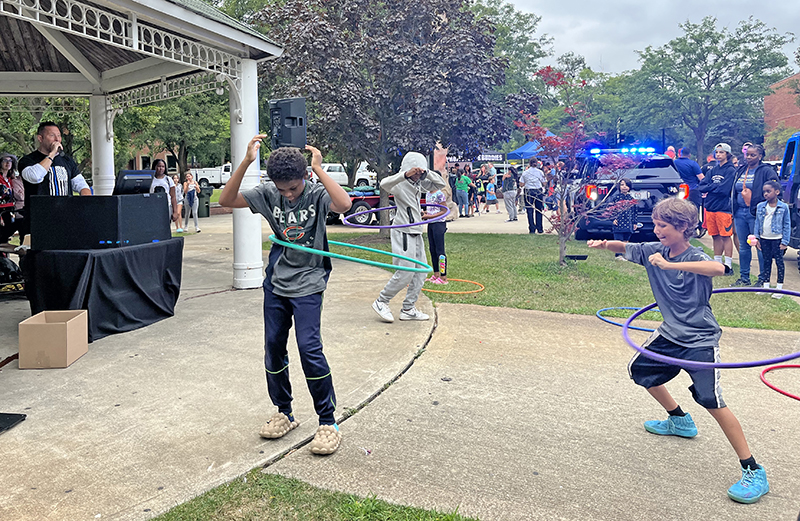 Kids participating in the hula hoop contest. (Nick Ulanowski/H-F Chronicle)