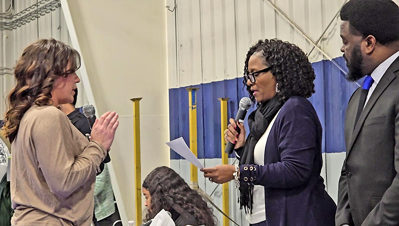 Stephanie Wiedeman, left, takes the oath of office as trustee, administered by Thornton Township Clerk Loretta Wells while special meeting moderator Prince Reed looks on. (Eric Crump/H-F Chronicle)