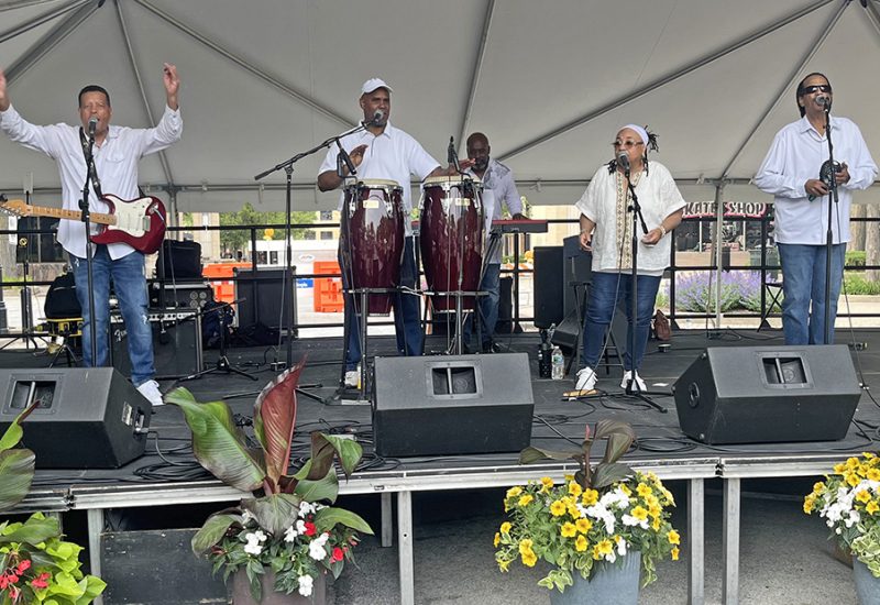 Spaniels Forever performs at Homewood Art & Garden Fair. (Nick Ulanowski/H-F Chronicle)