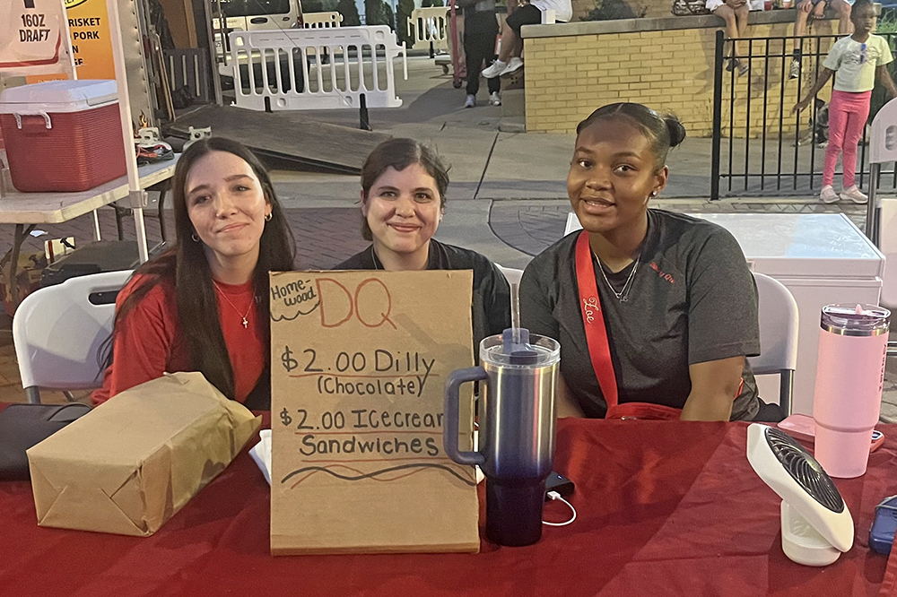 Isabelle Norder, left, Rachel Perez, center, and Zoe Trotter sell Dairy Queen ice cream at the Homewood block party on June 26. (Nick Ulanowski / H-F Chronicle)