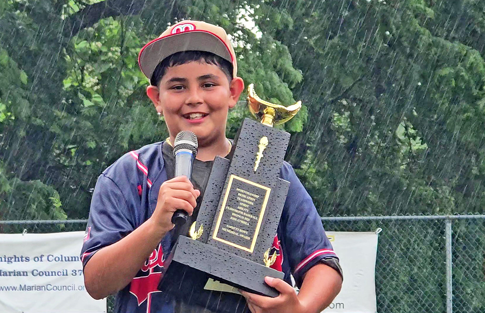 José Correa Jr. says a few words of thanks after receiving the 2025 Jarrett Rowe Award on June 24. (Eric Crump/H-F Chronicle)