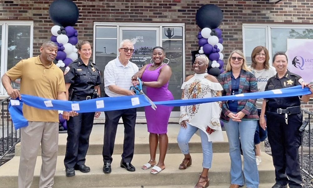 Mayor Rich Hofeld cuts ribbon with Latoya Newman, owner of Queen's Lavish Scents for grand opening on July 11. (Summer Kiswani/ H-F Chronicle)