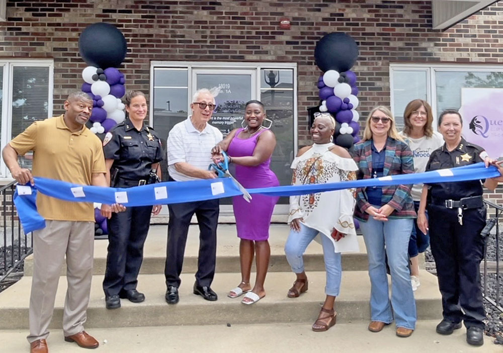 Mayor Rich Hofeld cuts ribbon with Latoya Newman, owner of Queen's Lavish Scents for grand opening on July 11. (Summer Kiswani/ H-F Chronicle)