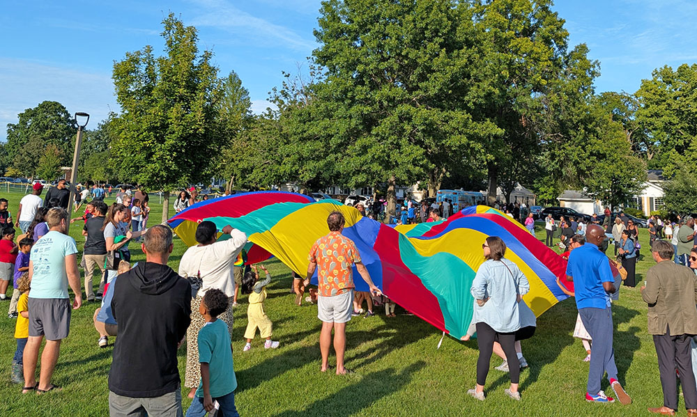 Families enjoy a beautiful evening at Flossmoor Park for the D161 Back-To-School Bash on Aug. 29. (Chris Weber/ H-F Chronicle)