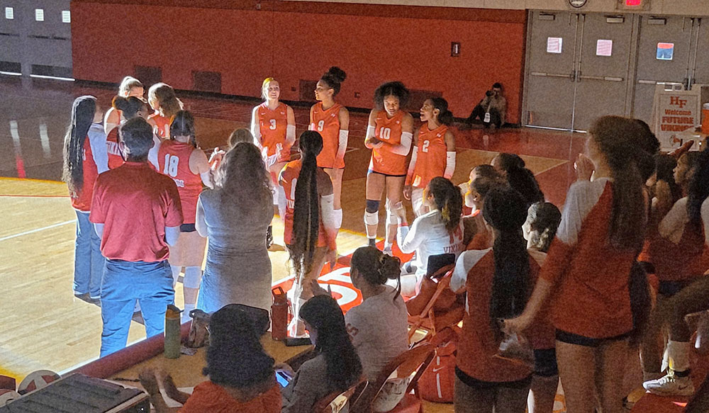Homewood-Flossmoor volleyball got back on track with a win over St. Laurence. (David P. Funk/H-F Chronicle)