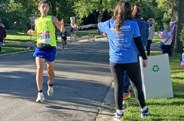 Dozens of volunteers in the Flossmoor Park neighborhood made sure Hidden Gem runners had ample access to water and Gatorade. (Randall Weissman/H-F Chronicle)