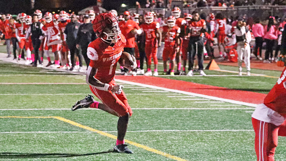 Joaquin Jordan (1) runs left into the end zone to give the Vikings their first points of the day. (Benjamin Faoro/H-F Chronicle)