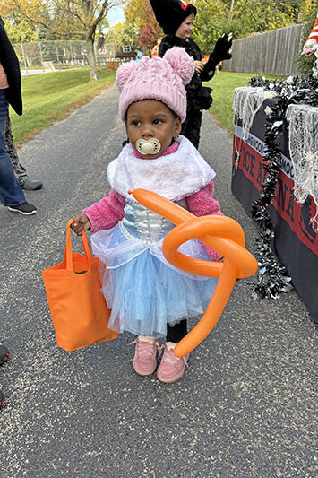 Princess for a day Kapri Hicks, 3, of Homewood, stopped while others admired her. (Marilyn Thomas/H-F Chronicle)