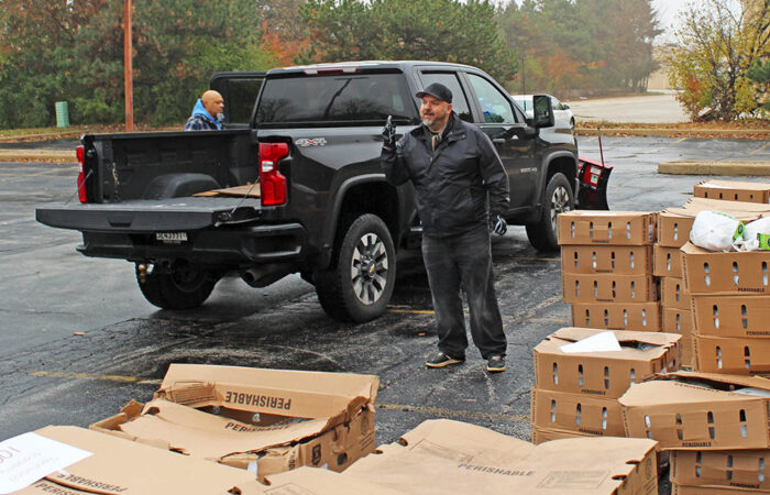 Suburban Access delivers 1,000 Thanksgiving meals amid rising need#3_web