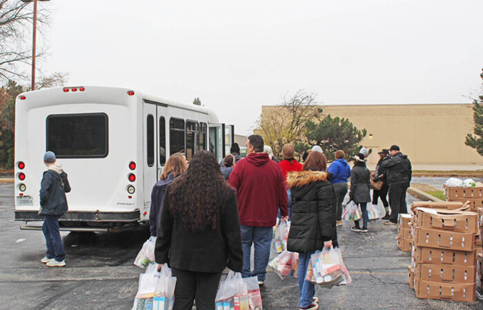 Suburban Access delivers 1,000 Thanksgiving meals amid rising need#6