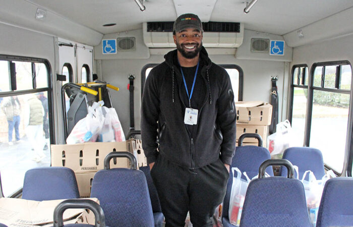 Suburban Access delivers 1,000 Thanksgiving meals amid rising need#7_web
