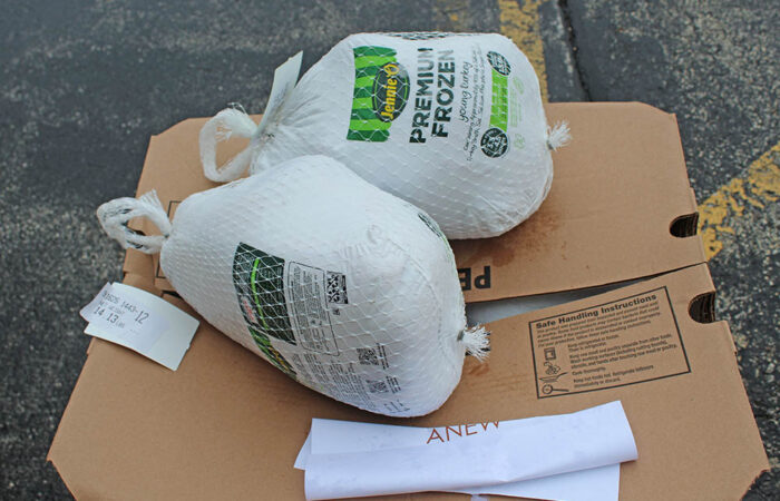 Suburban Access delivers 1,000 Thanksgiving meals amid rising need#8_web
