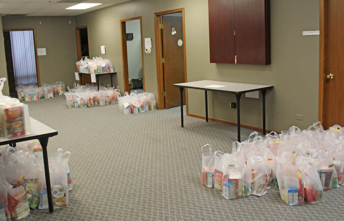 Suburban Access delivers 1,000 Thanksgiving meals amid rising need#9_web