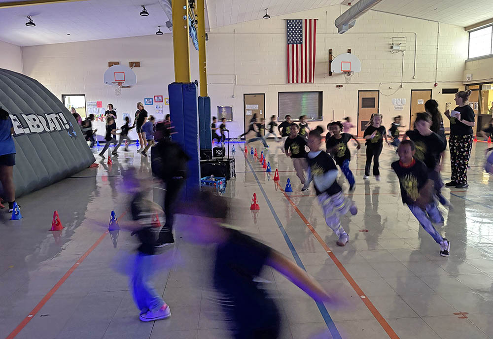 The Willow School gym became a running course as students ran around in the Glow Run fundraiser Friday, Nov. 21. (Marilyn Thomas/H-F Chronicle)