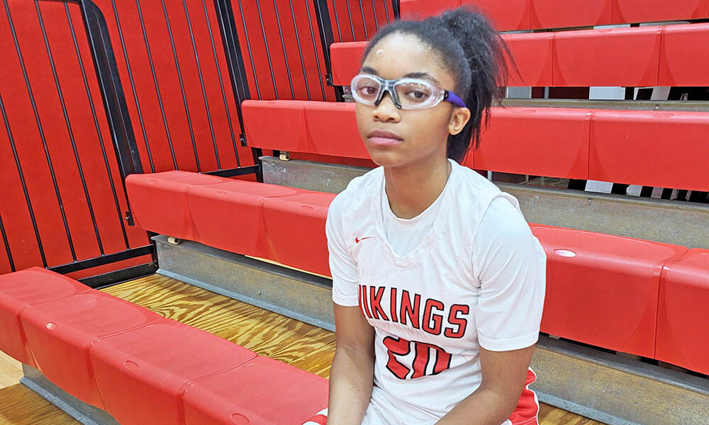 Homewood-Flossmoor sophomore point guard Katelyn Jones "drives the car" for coach Tony Smith and the Vikings. (David P. Funk/H-F Chronicle)