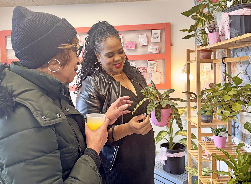 Plant expert Kellie Lucas gives customer Jewell Ramsey-Hankton instructions on how to care for a plant at Gypsy Fix. (Karen Torme Olson/H-F Chronicle)
