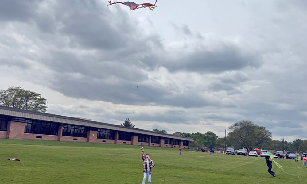 A youngster gets a kite airborne during the STEAM lesson at Serena Hills School on May 7. (Provided photo)