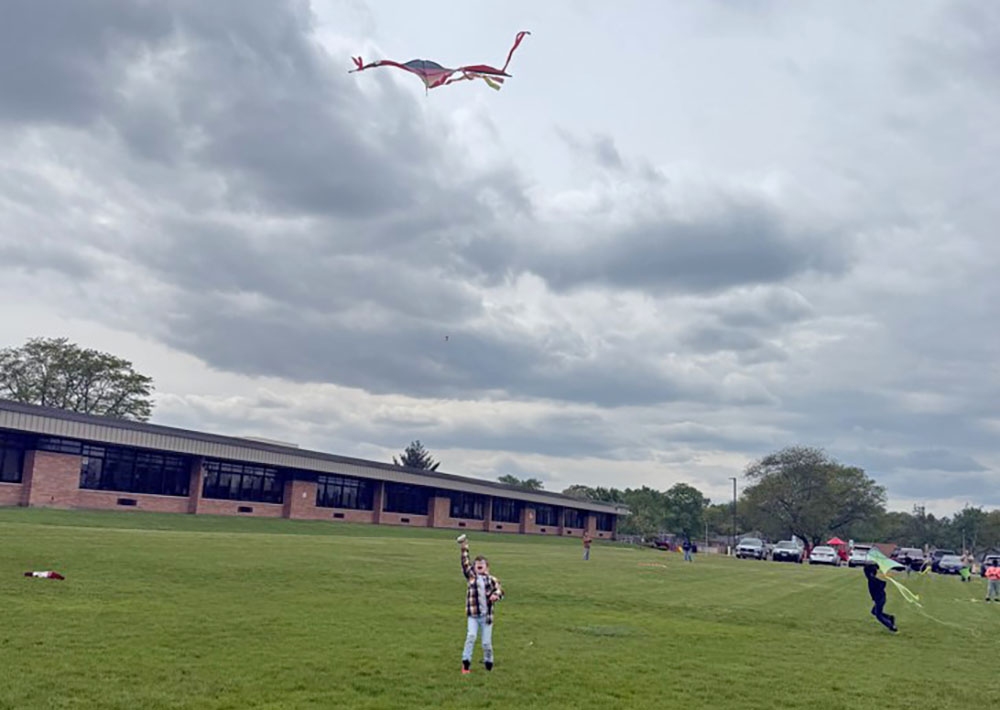 A youngster gets a kite airborne during the STEAM lesson at Serena Hills School on May 7. (Provided photo)