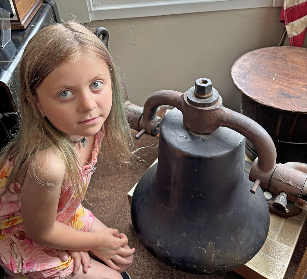 Aurora Grande got to ring the locomotive bell at the Homewood Historical Society. (Marilyn Thomas/H-F Chronicle)