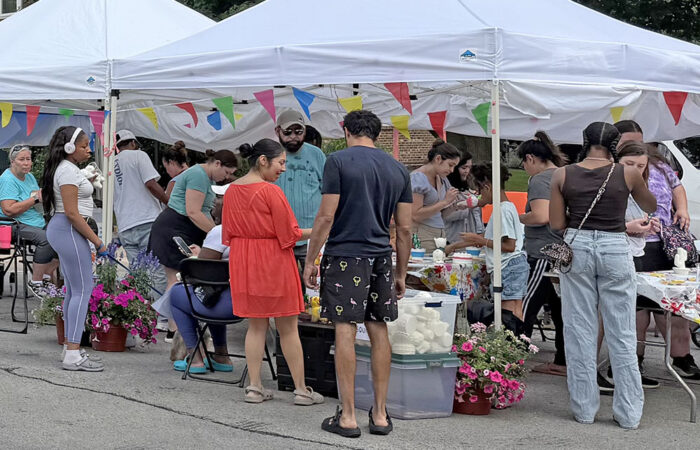 Art & Garden -Ulanowski9 2_web Community members explore the vendors’ booths at the Homewood Art & Garden Fair. (Nick Ulanowski / H-F Chronicle)