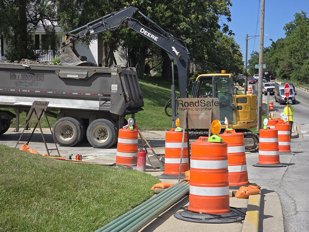 Crews begin work Wednesday, July 22, on relocating a gas line along Park Avenue and Dixie Highway that was interfering with a planned drainage line upgrade designed to reduce flooding in the viaduct. (Eric Crump/H-F Chronicle)