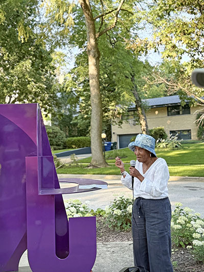 Leona Calvin of the Flossmoor Art Commission discusses a rotating piece "Sans Titre Ref 366" during the sculpture walk on July 8. (Stephanie Sokol/H-F Chronicle)